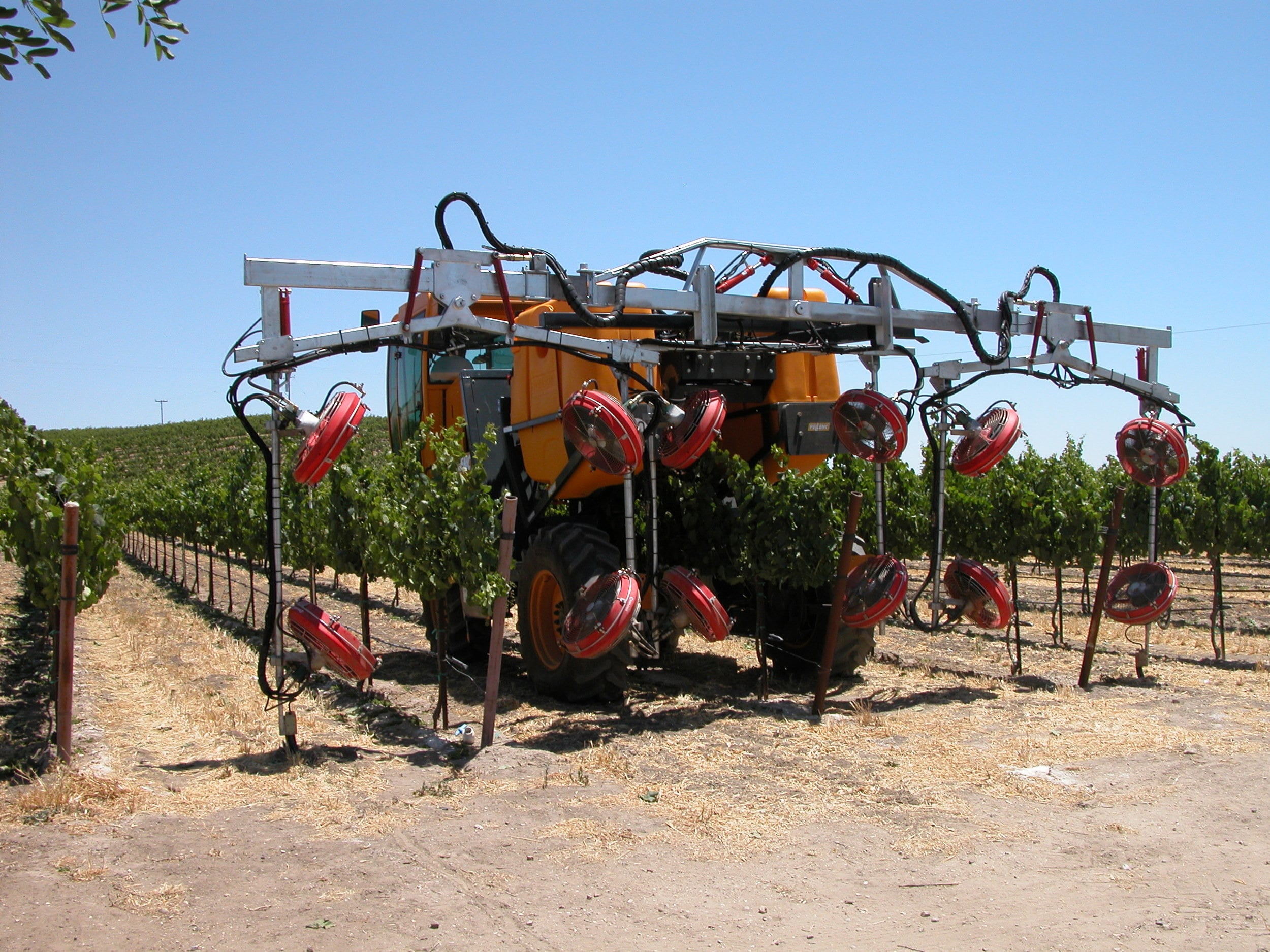 Croplands Quantum Mist™ Sprayers — Vineyard sprayer