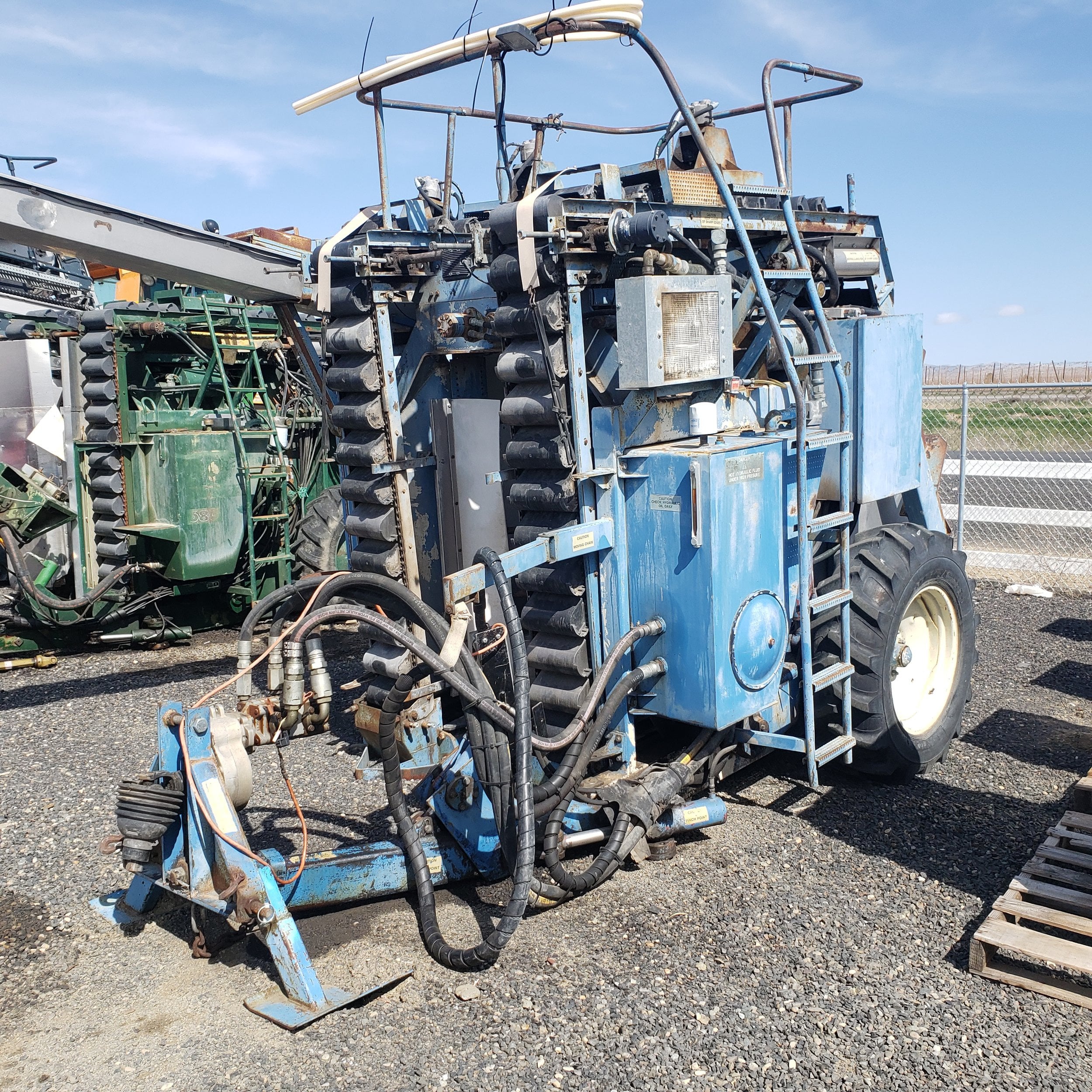 Blueline Columbia Grape Harvester — photo 1 of 6
